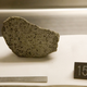 Muestras de roca lunar en el Johnson Space Center. Wikimedia Commons